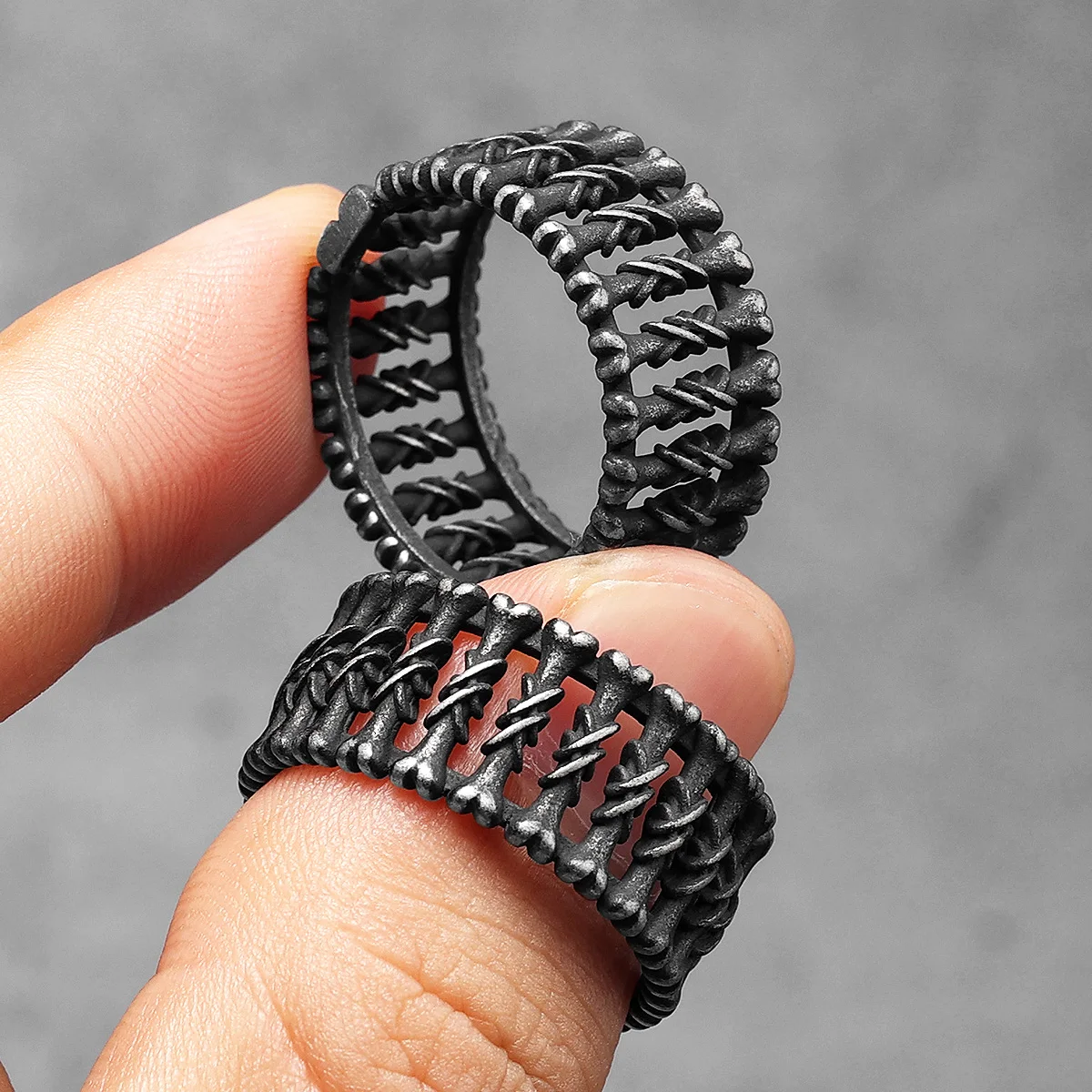 Retro Gothic Bone Men Rings St - Vintage Fashion Newtown ulasan dan harga