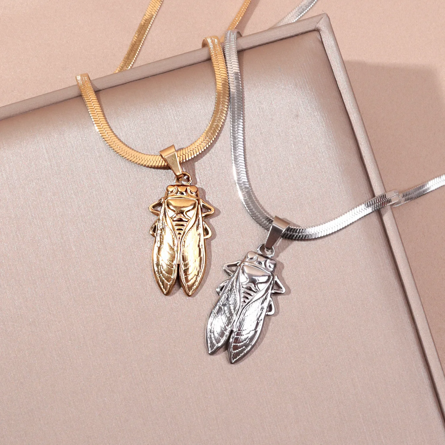 Stainless Steel Big Cicada Ant - Vintage Fashion Bug ulasan dan harga