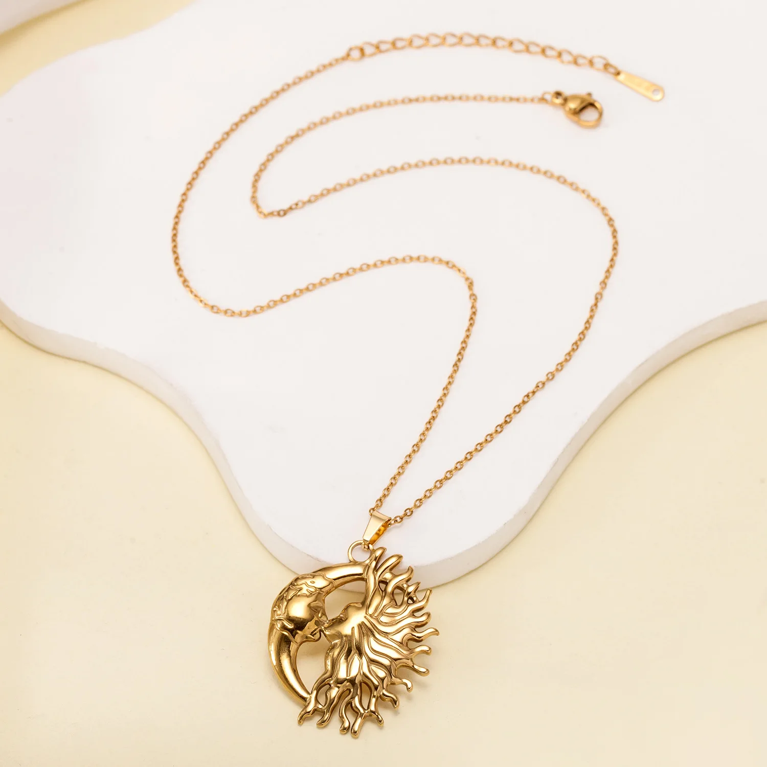 Sun and Moon Neckalce for Coup - Vintage Fashion Looks ulasan dan harga
